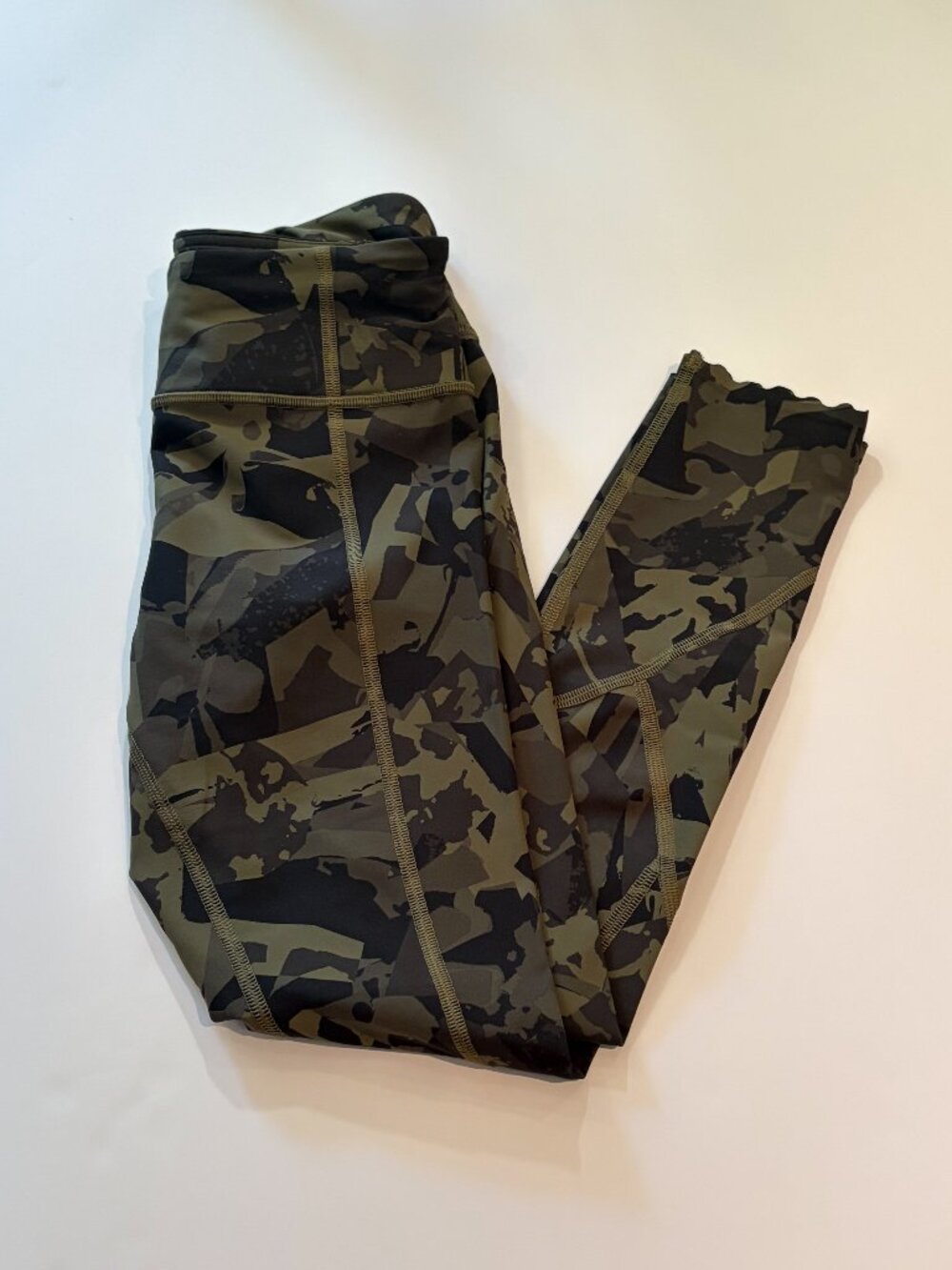 Lululemon Green Camo Print High Rise 7/8 Leggings Size 4